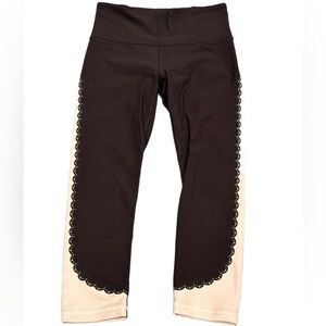 Athleta Black and Cream Scalloped Leggings XS